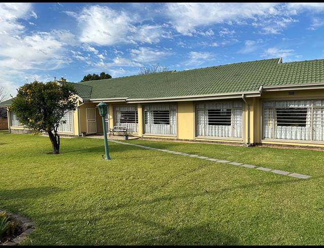 6 BEDROOM HOUSE FOR SALE IN BRACKENHURST